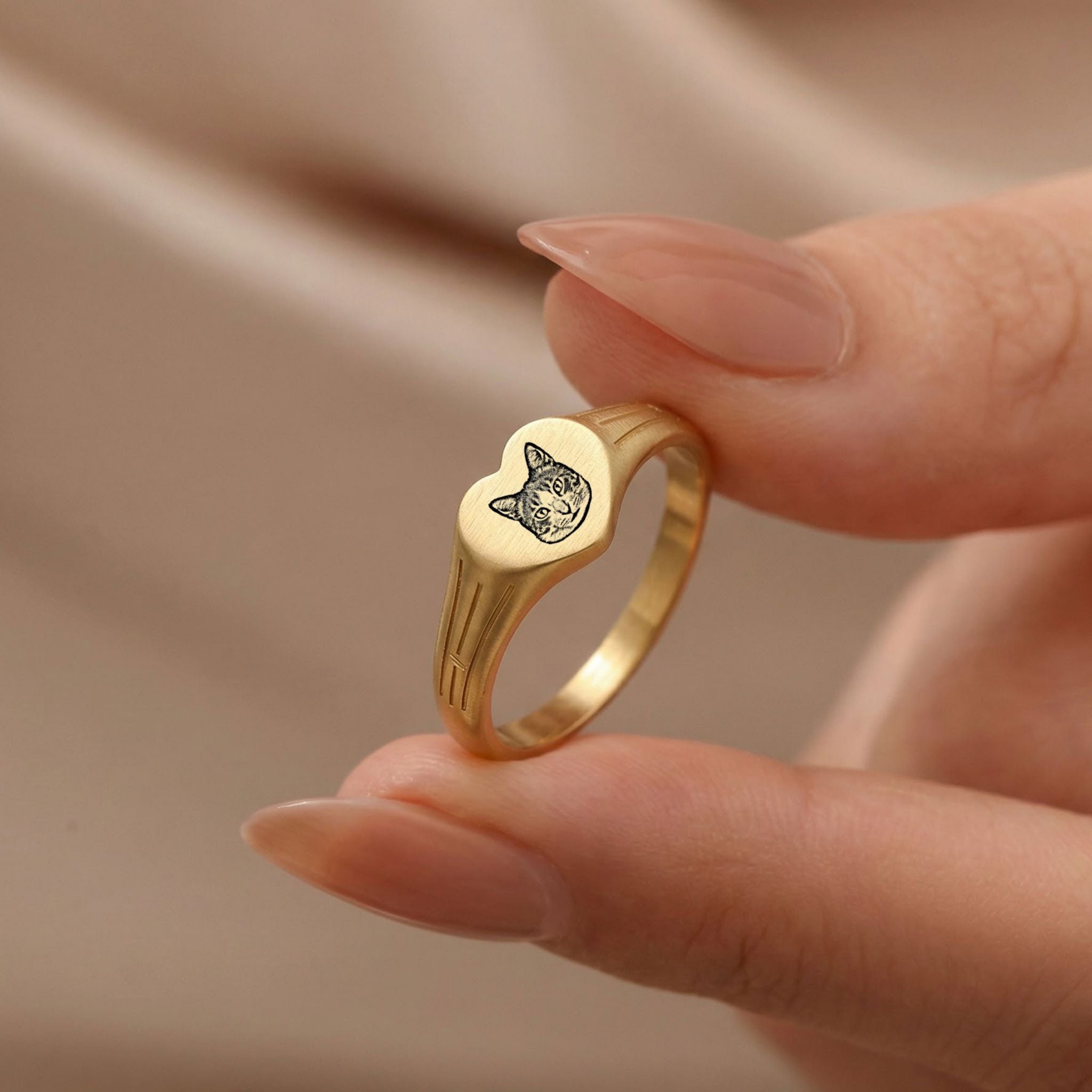 Custom Pet Heart Signet Engraved Ring - Pet Face