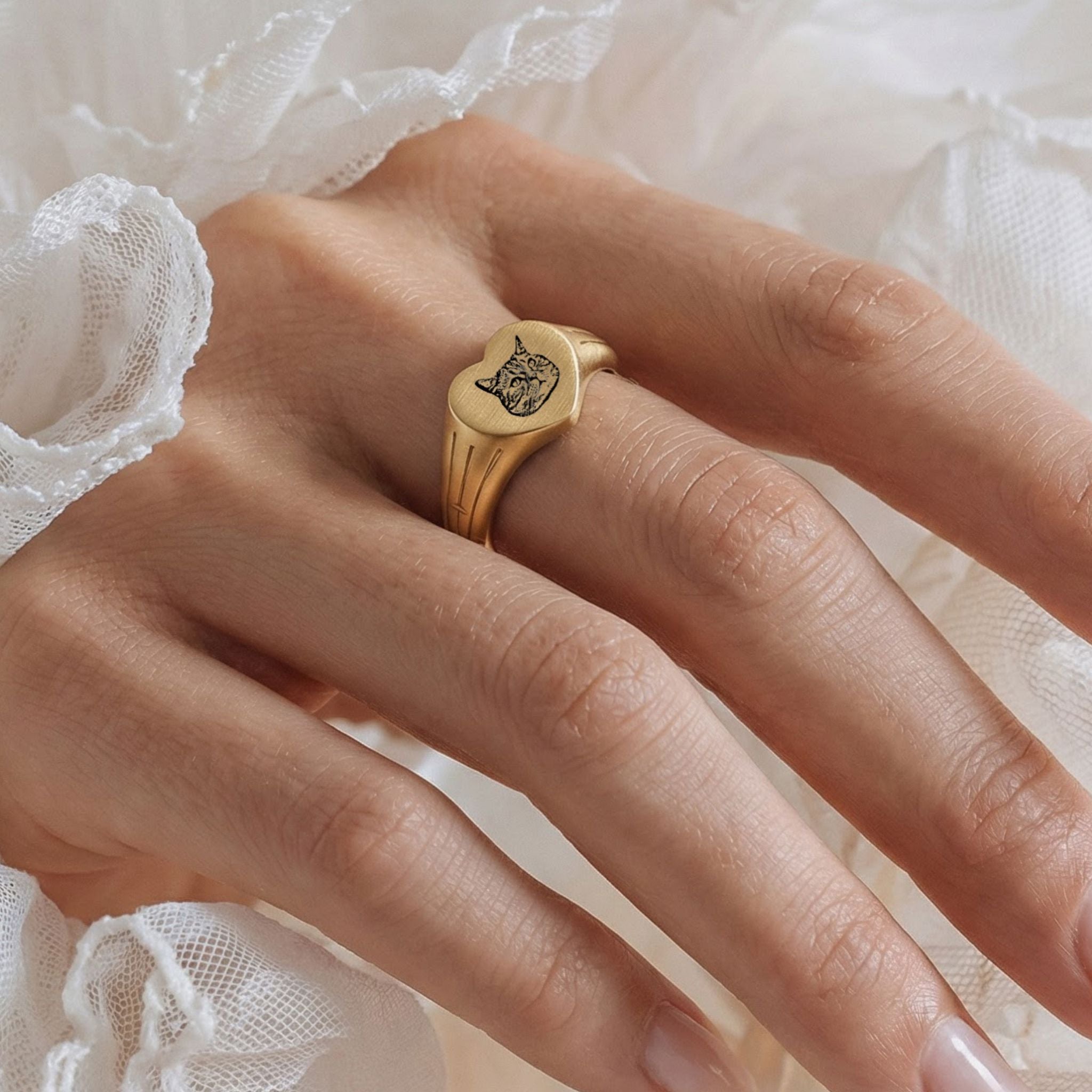 Custom Pet Heart Signet Engraved Ring - Pet Face