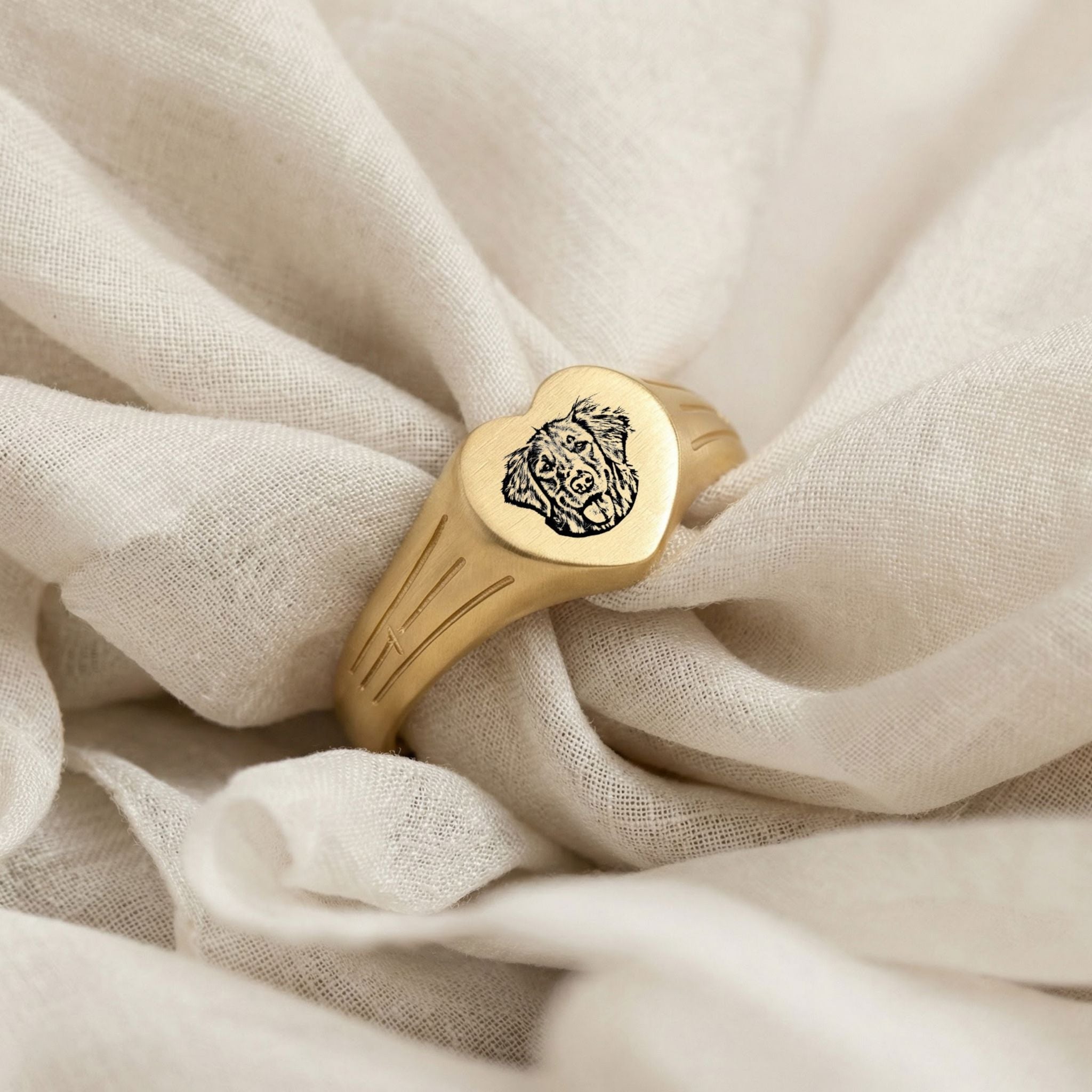Custom Pet Heart Signet Engraved Ring - Pet Face
